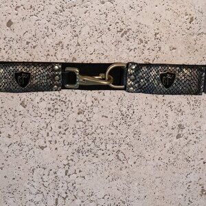 BELT BLACK KNIGHT FINE EQUESTRIAN STRETCHY BLACK & GOLD WITH LOGO.... AS NEW***